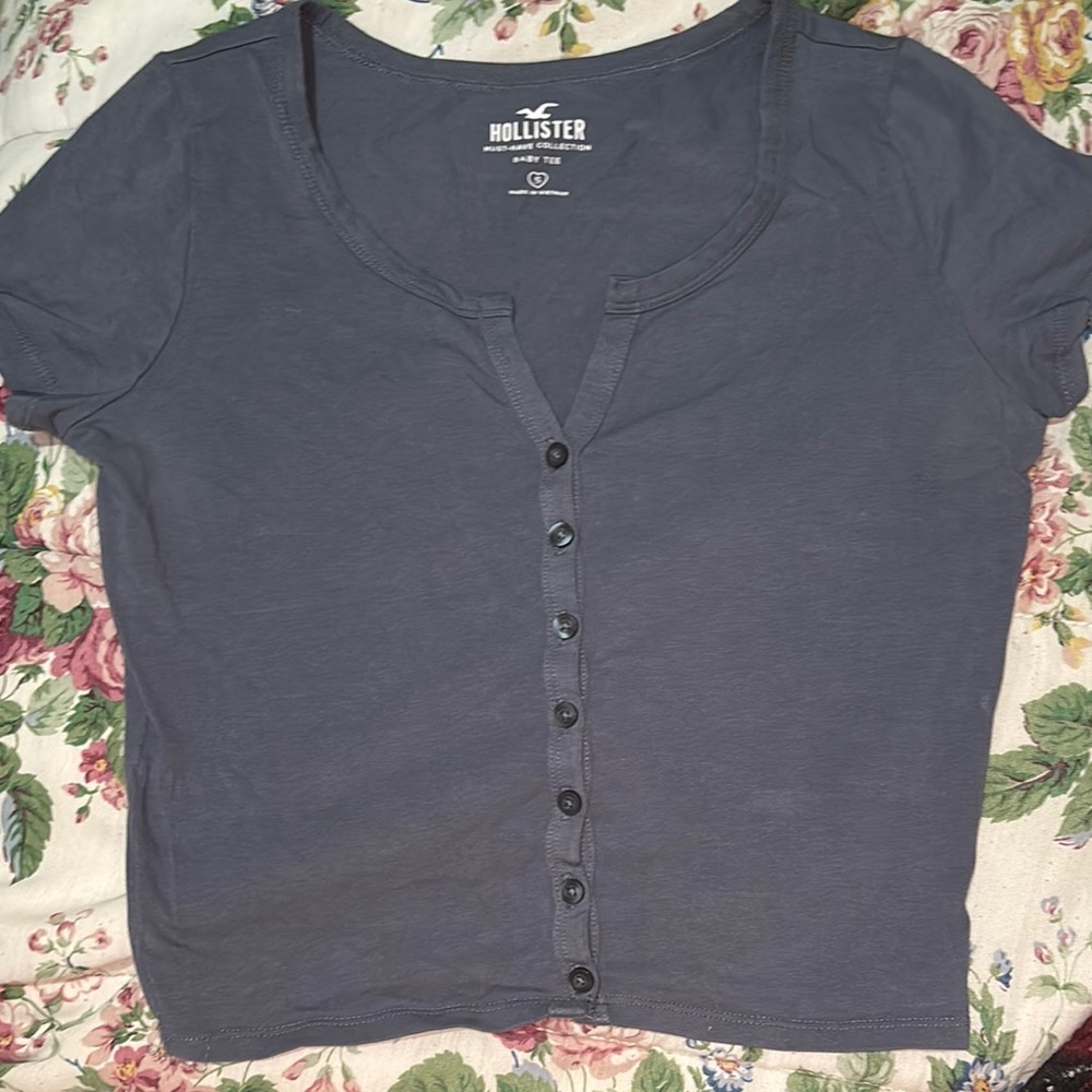 Hollister Gray Cropped Button Down Shirt with Short Sleeves